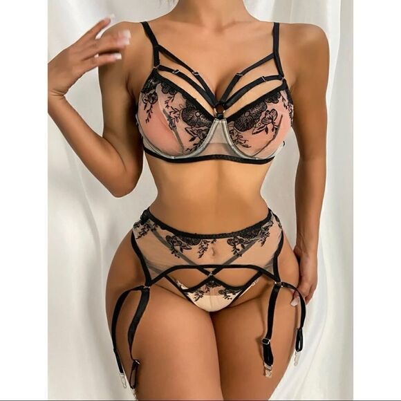 Sexy Sheer Floral Embroidered Lingerie Set - Picture 5 of 8